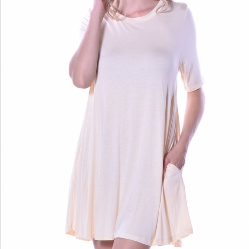 Clearance! Small Pale Yellow Tunic Top w/ pockets.