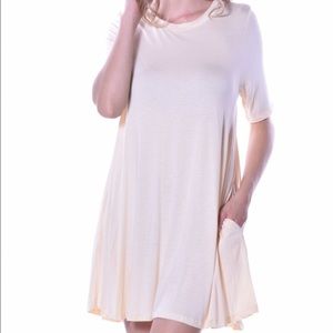Clearance! Small Pale Yellow Tunic Top w/ pockets.