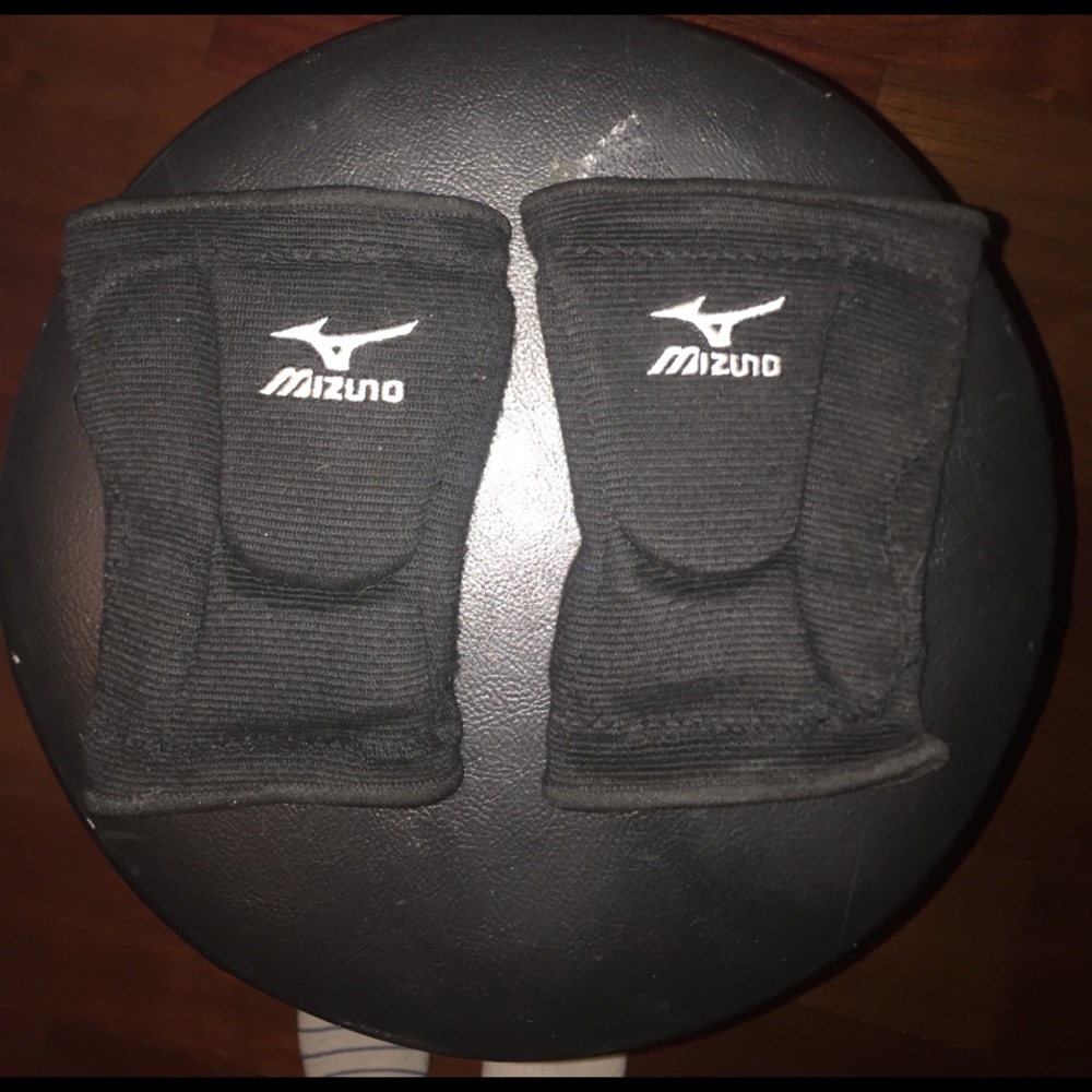 Small mizuno knee pads