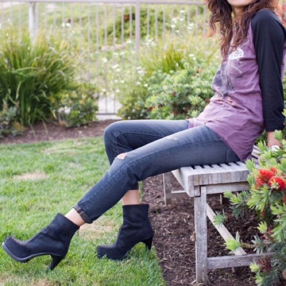 ⚡️FLASH SALE⚡️ J Brand Aoki Obsessed Boyfriend Distressed Jeans - Picture 2 of 8