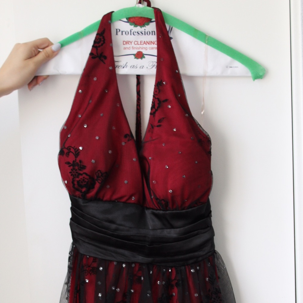 Sparkly Halter Res & Black Dress