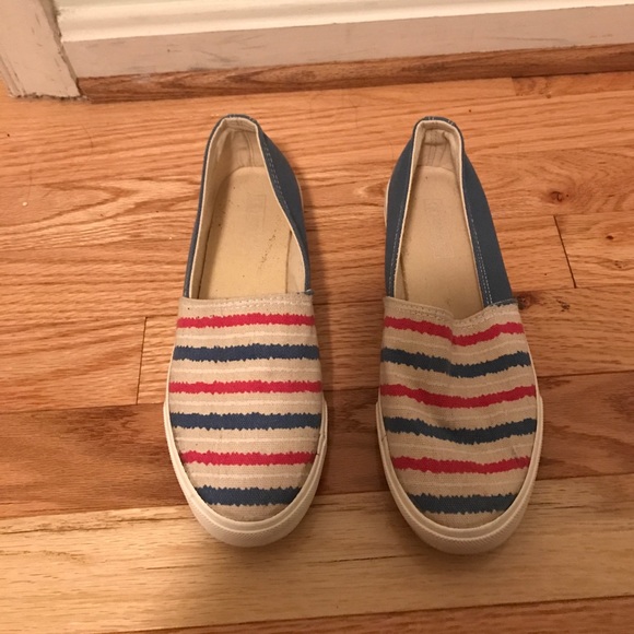 Cute Stripe Flats Size 6 - Picture 2 of 4