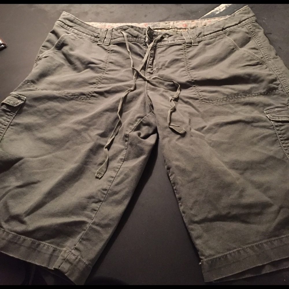 **Price Drop** Women's American Eagle Cargo Shorts