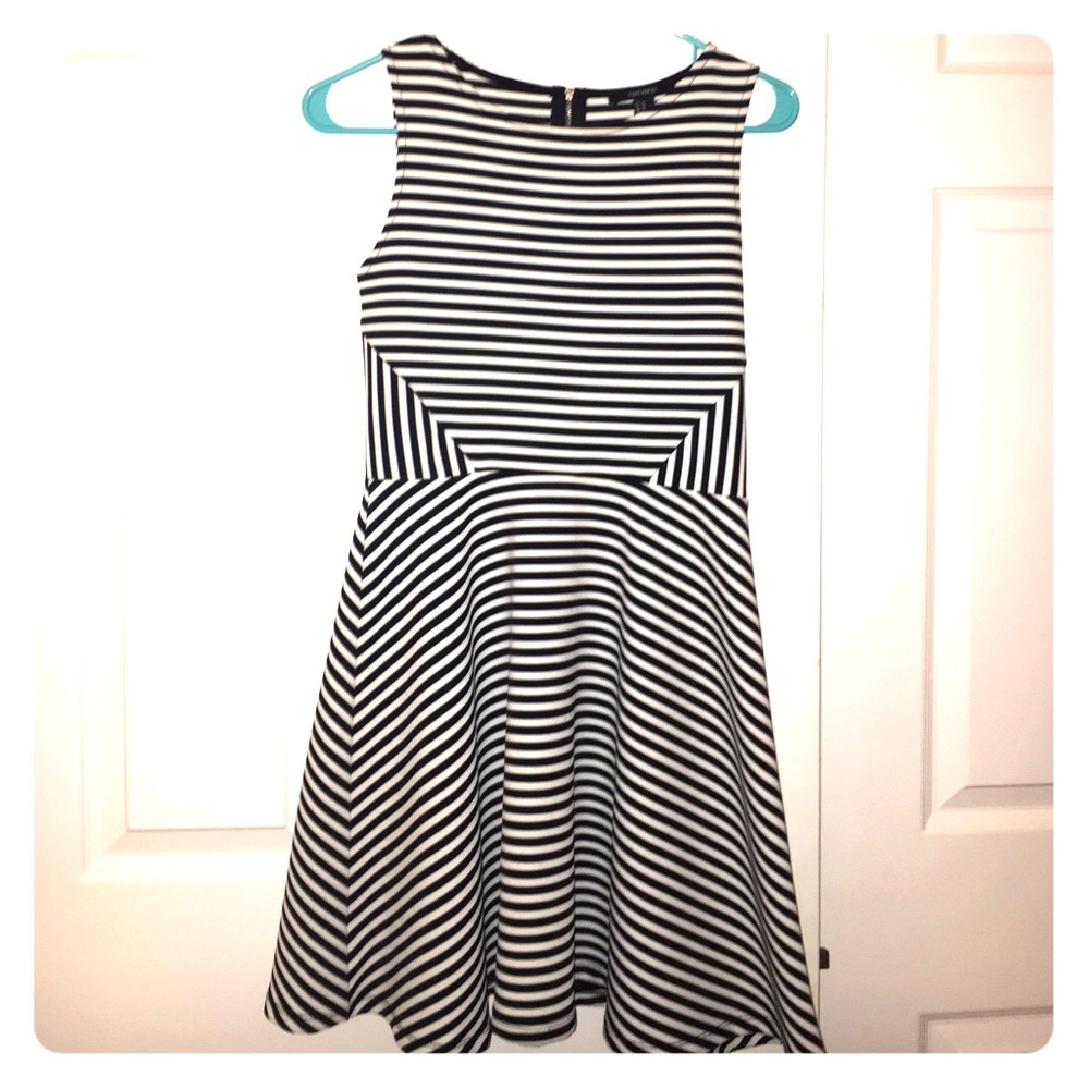 Forever 21 black and white dress