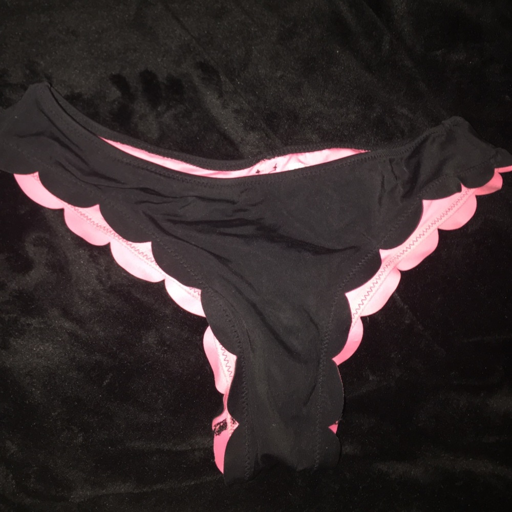 Brand new VS PINK scalloped bathing suit bottoms