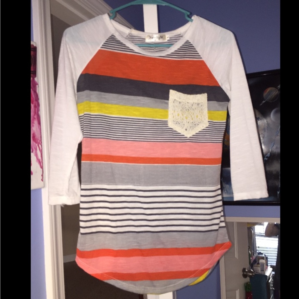 Blouse with lace pocket!