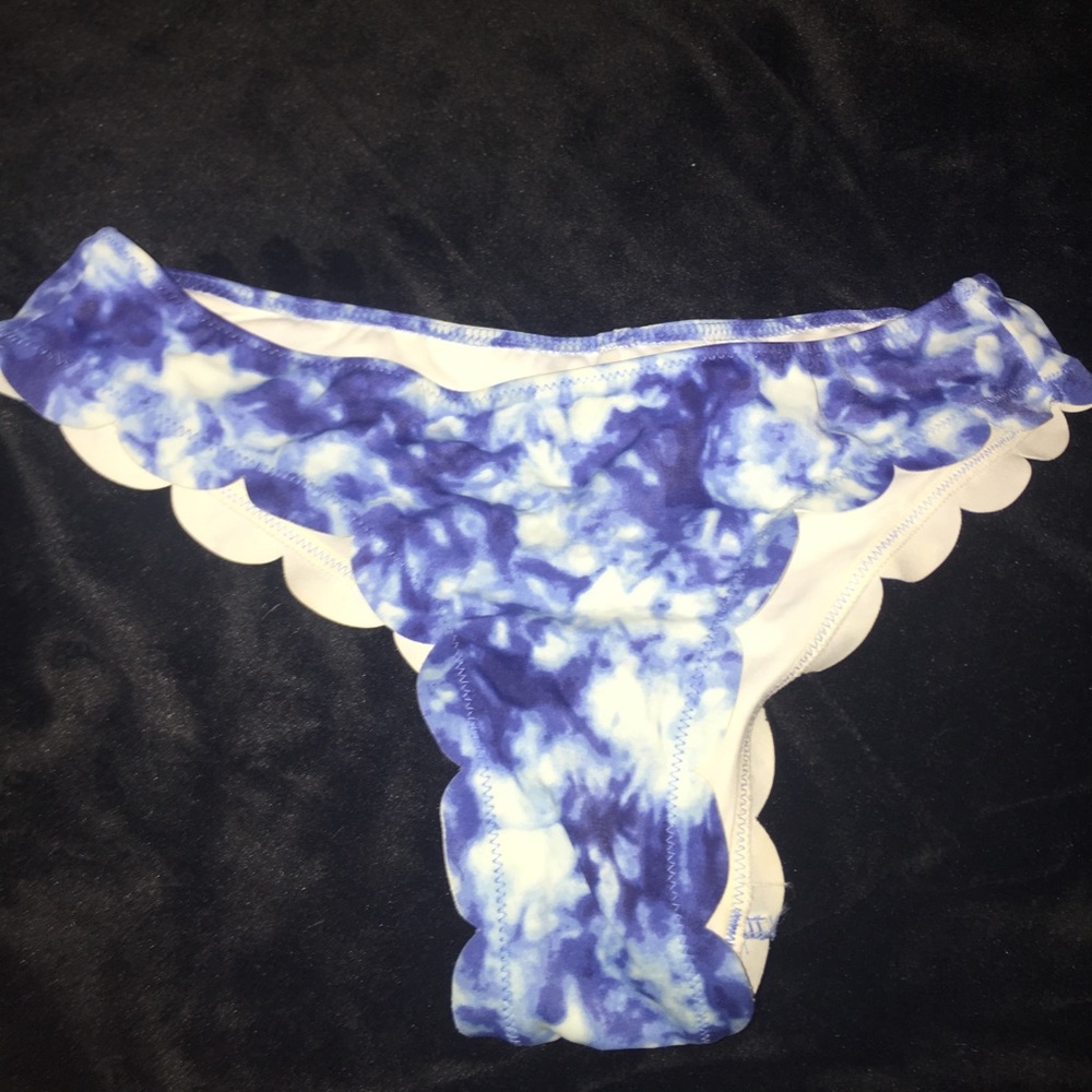Brand new VS PINK scalloped bathing suit bottoms