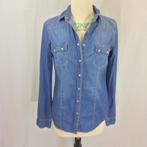 Forever 21 Tops - Forever 21 western chambray snap front shirt