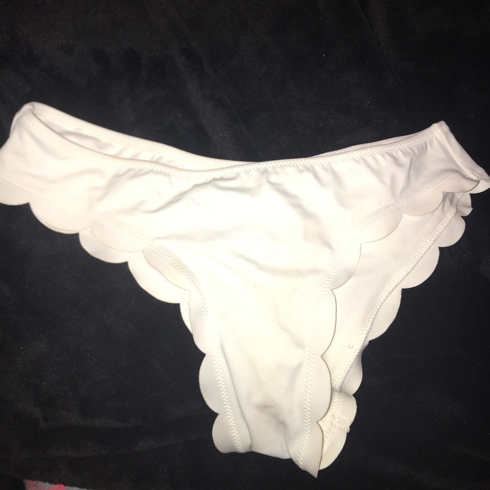 Brand new VS PINK scalloped bathing suit bottoms