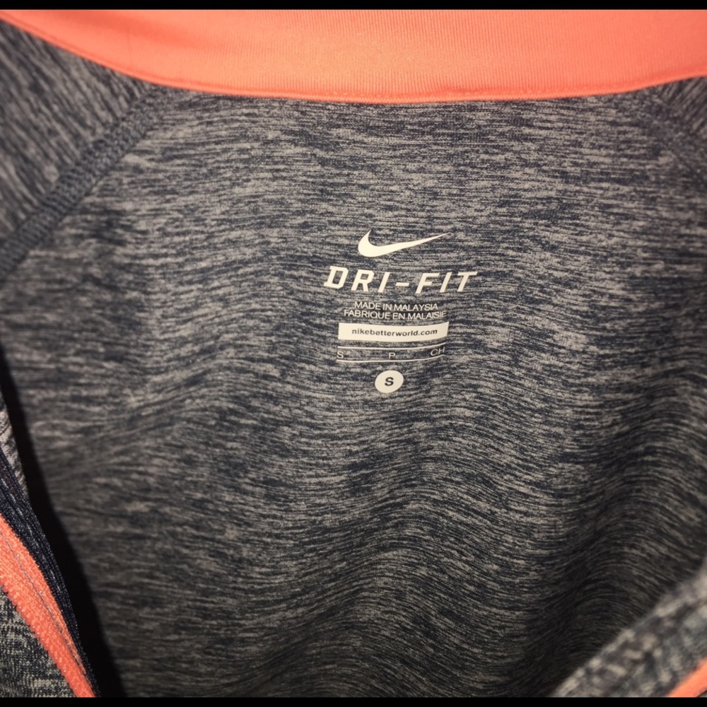 Nike small women pullover - Picture 3 of 3
