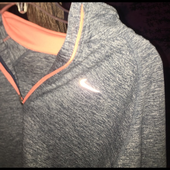 Nike small women pullover - Picture 2 of 3