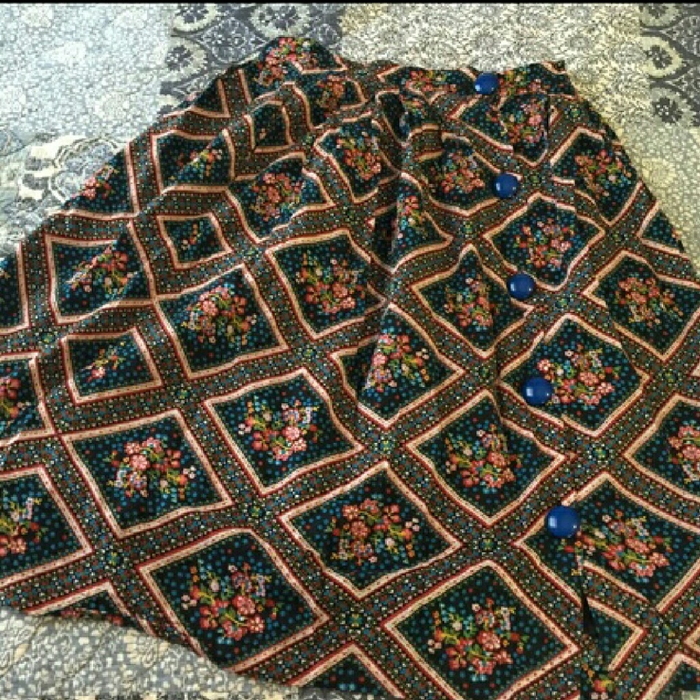 Beautiful midi button down skirt.