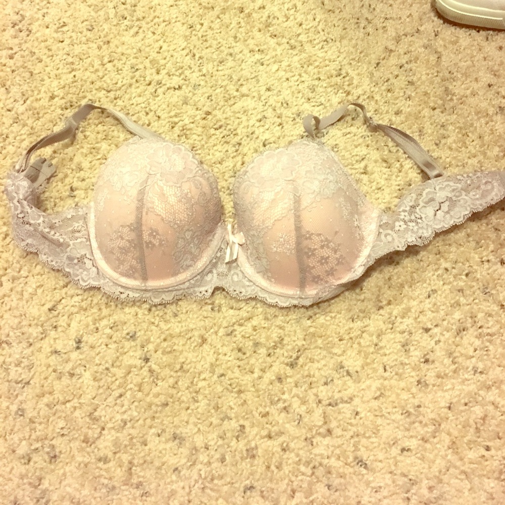 34D Victoria Secret Bra Like New