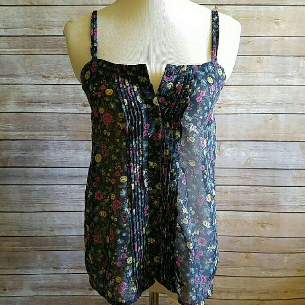 Cute floral strap shirt