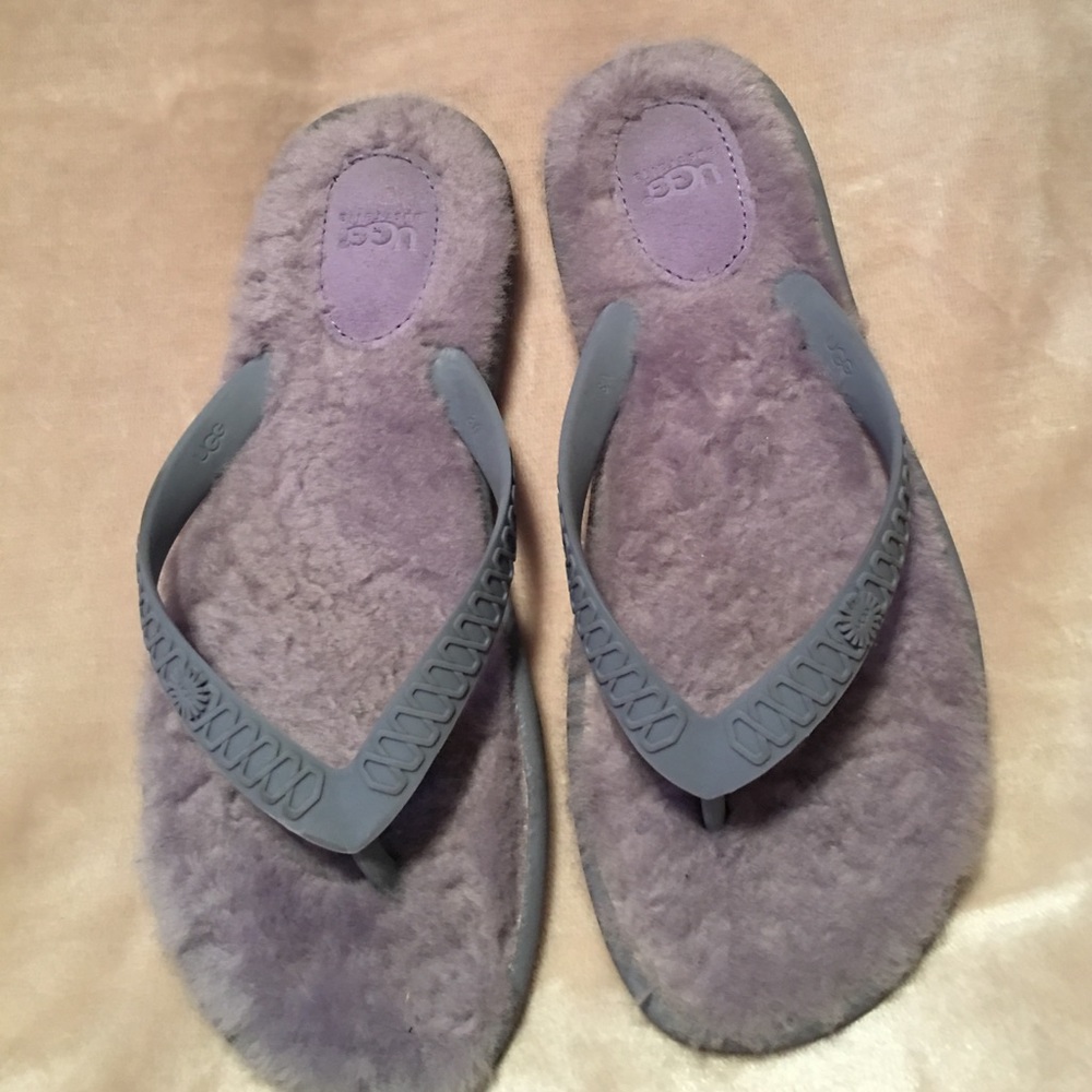 Ugg flip flops