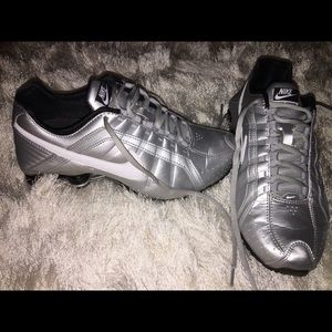 Nike Women's Silver Sneaker Shox Size 8