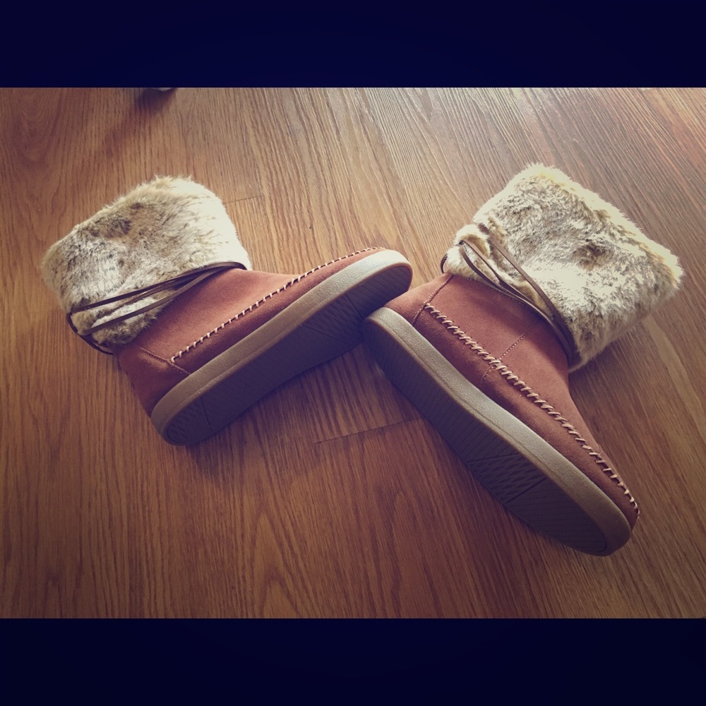 Rawhide Suede Nepal Boots