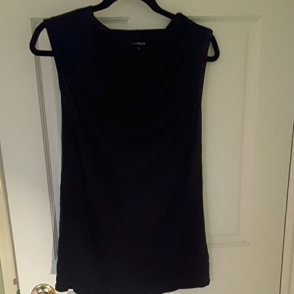 Black express tee