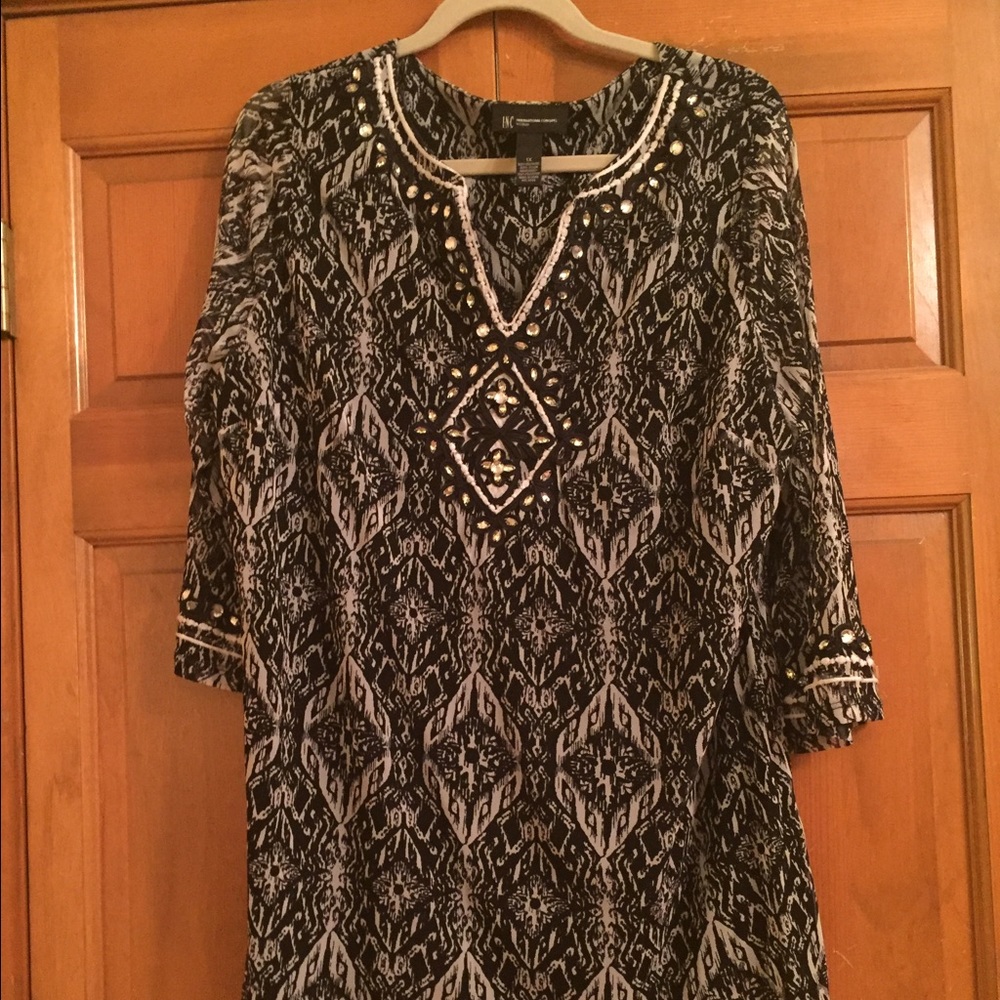 Black and white tunic