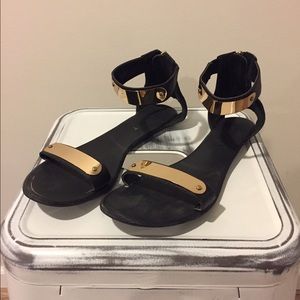 Sandals size 9