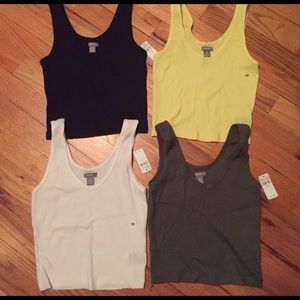 Set of 4 cropped tank tops