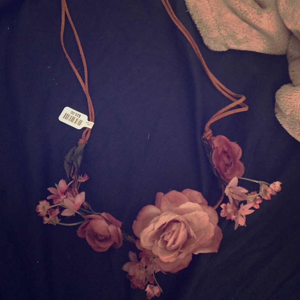 Super cute urban outfitters head band crown