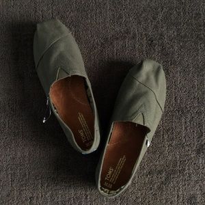 TOMS MILITARY OLIVE CANVAS MEN'S CLASSICS