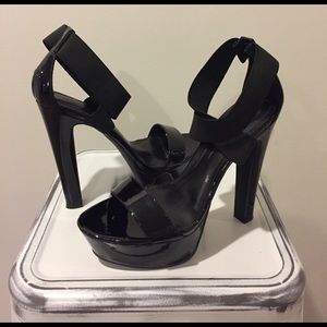 Jessica Simpson patent pumps size 9