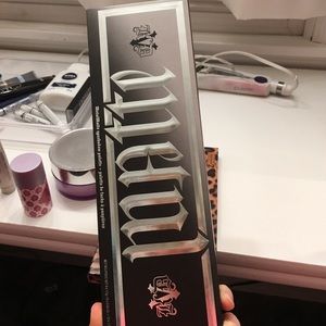 Kat Von d metal matte palette