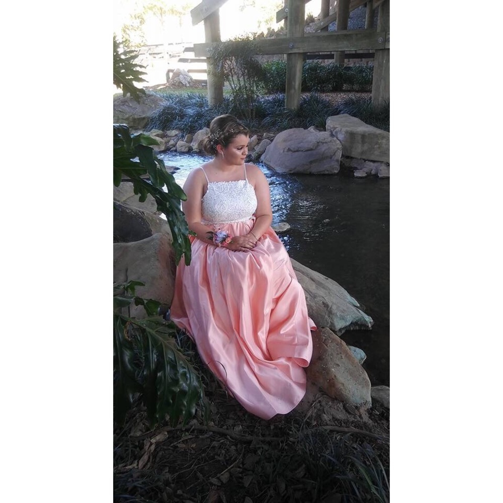 Prom dress - Picture 2 of 4