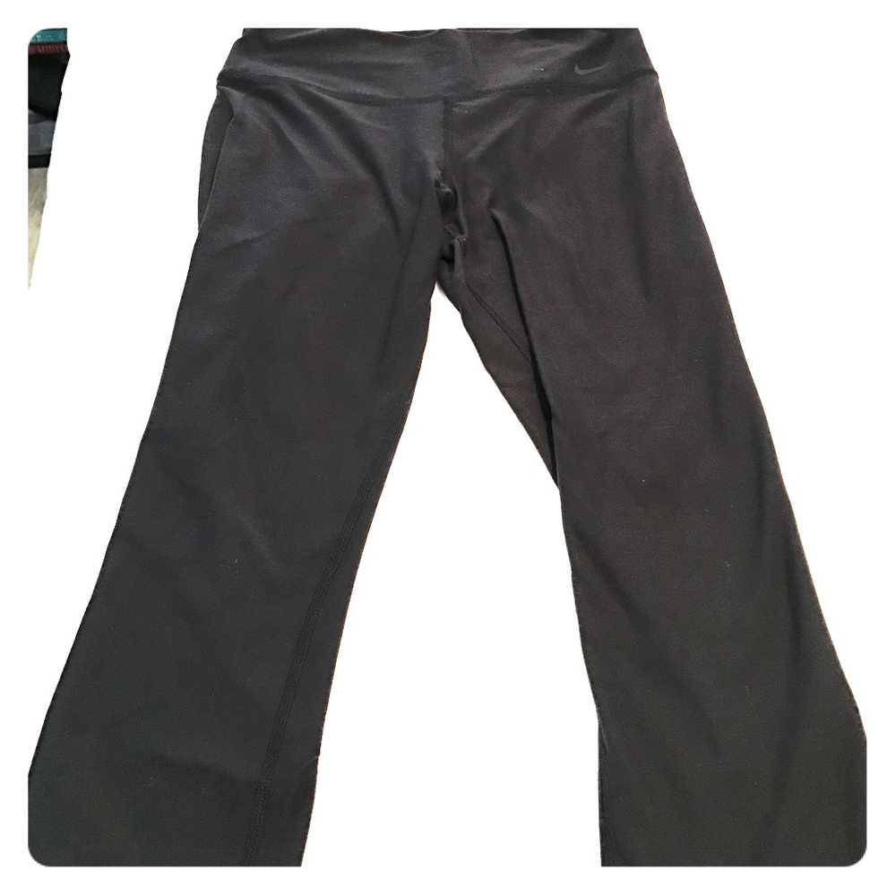 Nike Women's Medium Cropped Dri-Fit Running Pants