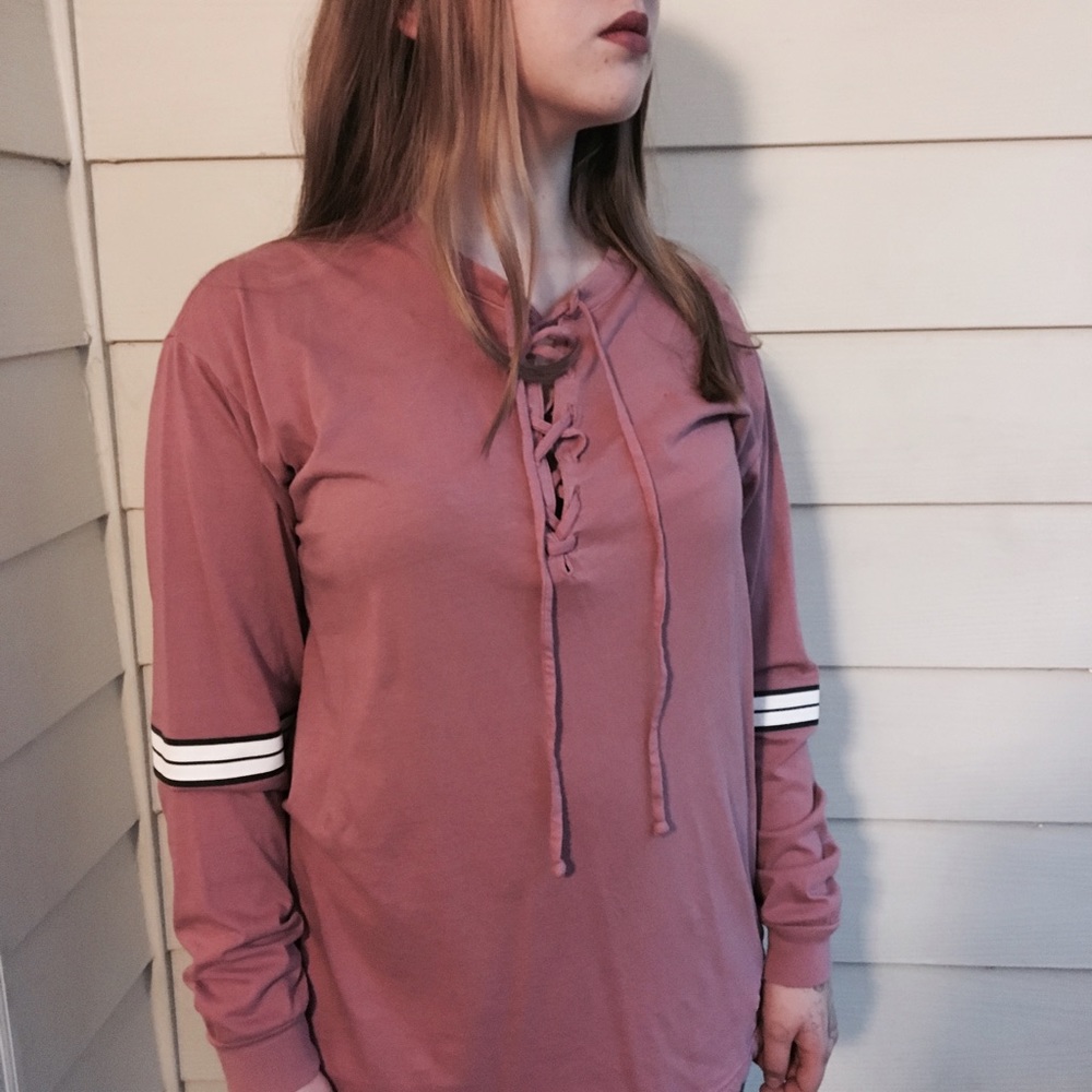 💕SALE ENDS AT MIDNIGHT💕PINK VS lace-up LS