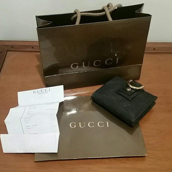 *SOLD* Gucci wallet with original reciept - Picture 1 of 8