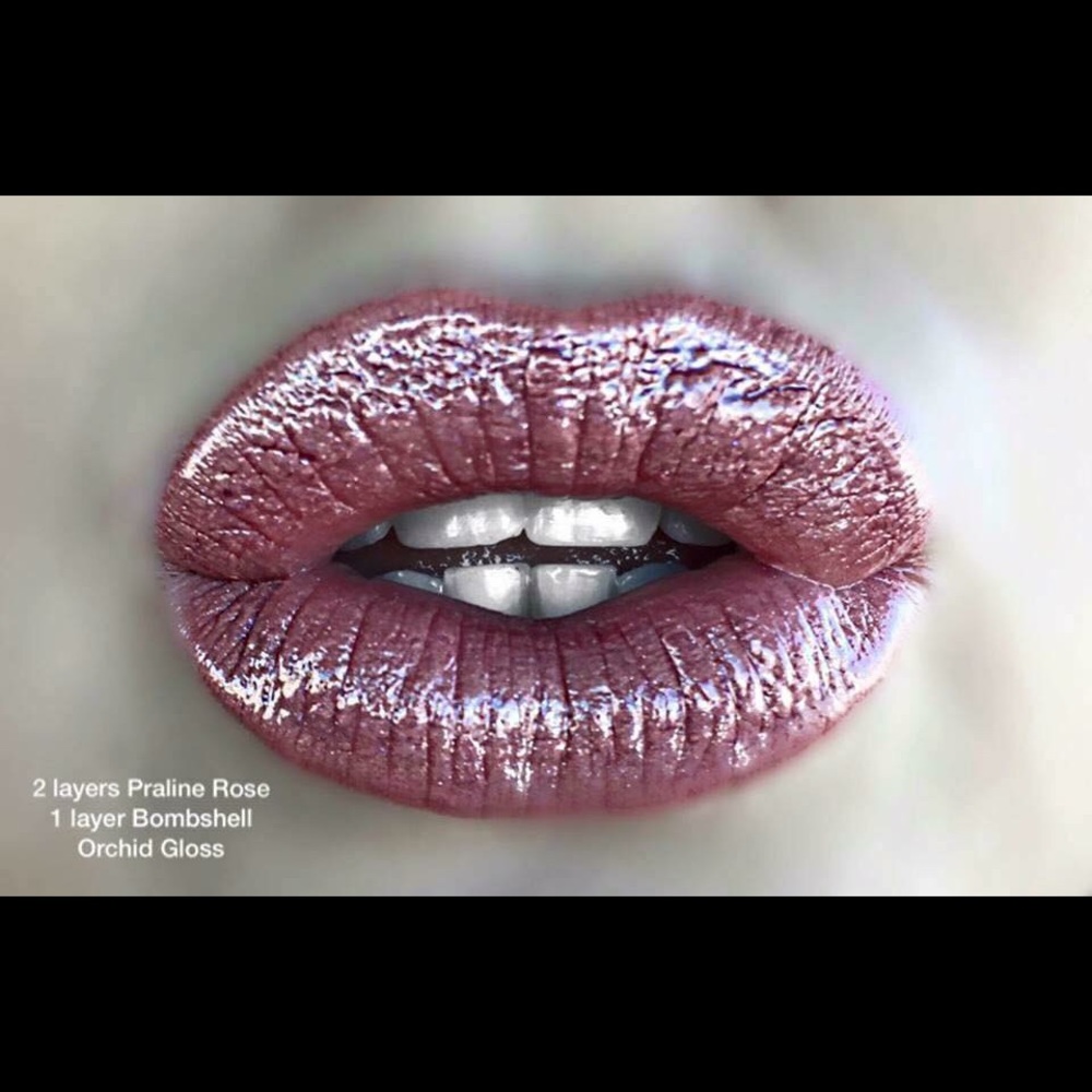 Praline rose and bombshell