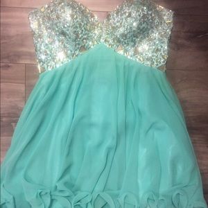 Super cute turquoise prom dress!