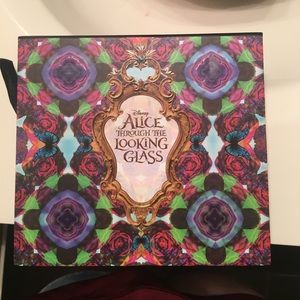 Urban decay alice through th looking glass palette