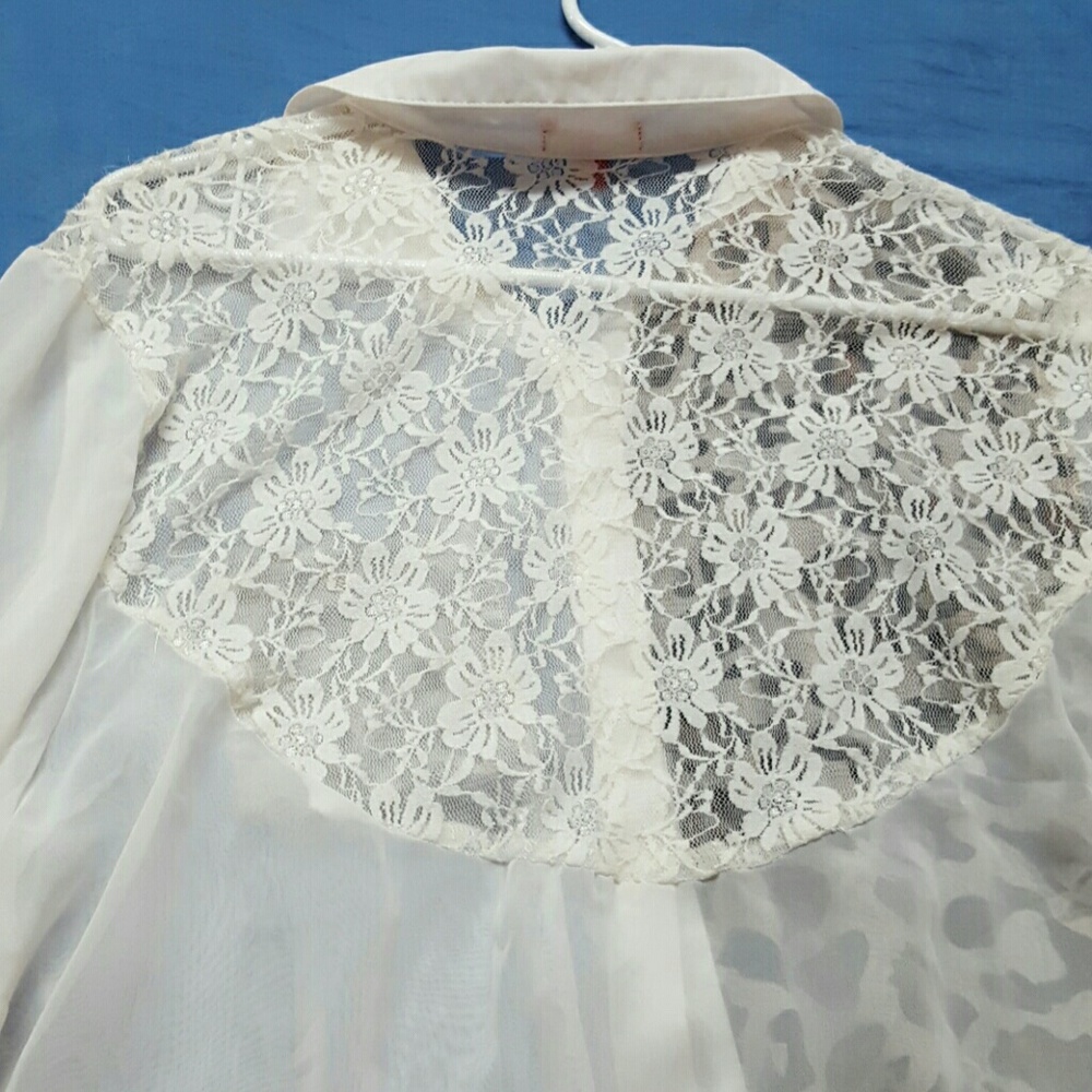 Button up blouse - Picture 4 of 4