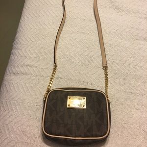 Cross body handbag