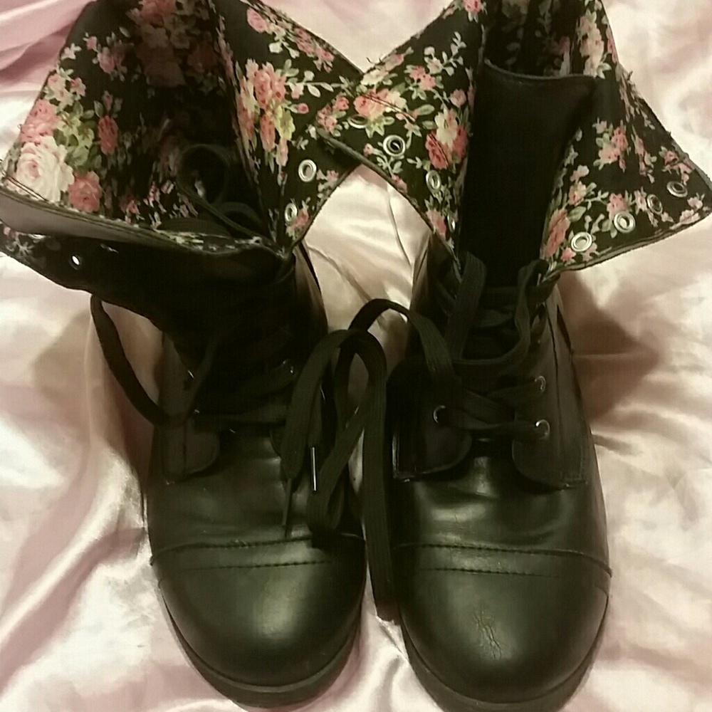 Floral interior black combat boots. Size 9