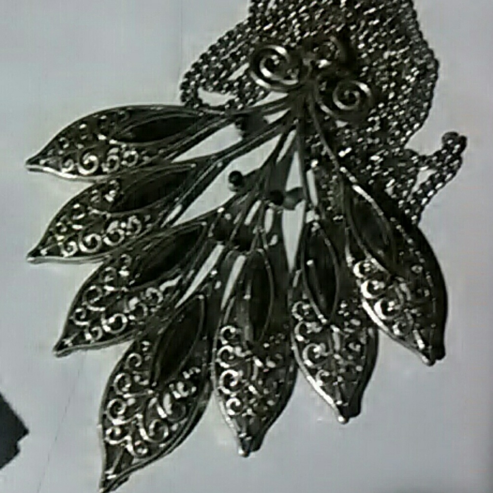 Peacock feather style necklace