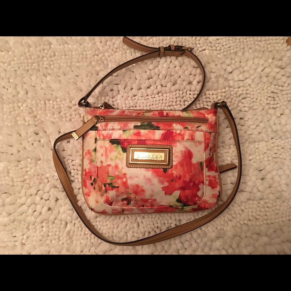 🌸 Calvin Klein signature 🌸 cross body purse