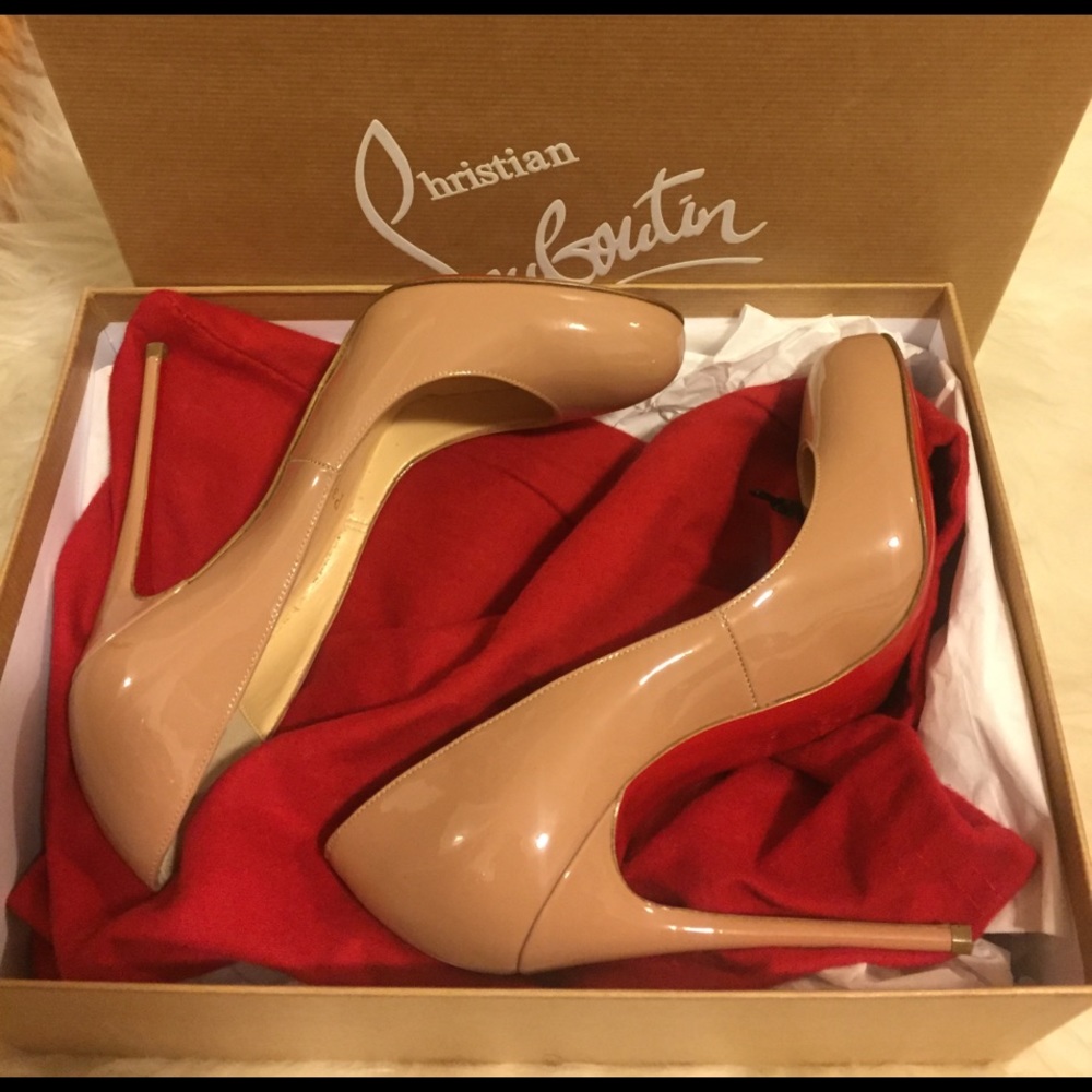 Nude authentic Christian Louboutin pumps