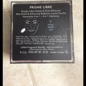 Givenchy Prism Mat-finish & enhanced loose powder