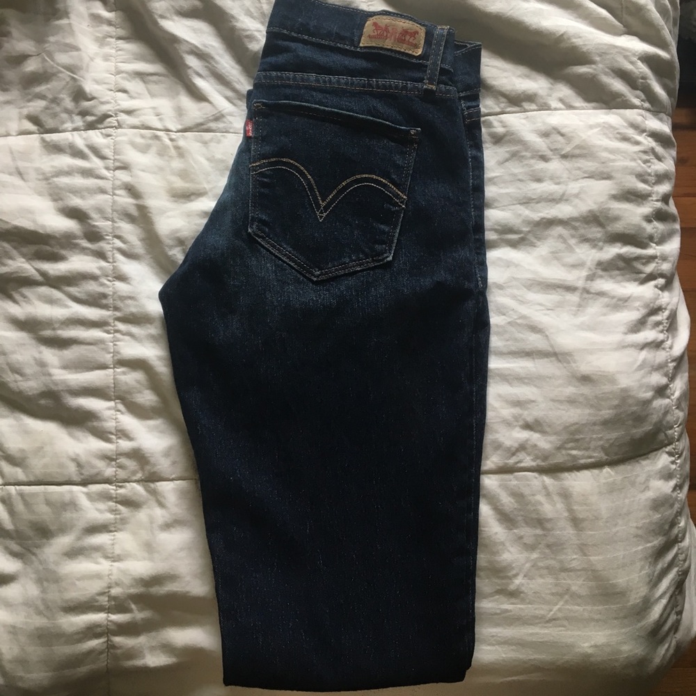 Levi's (NEVER WORN - no tags)