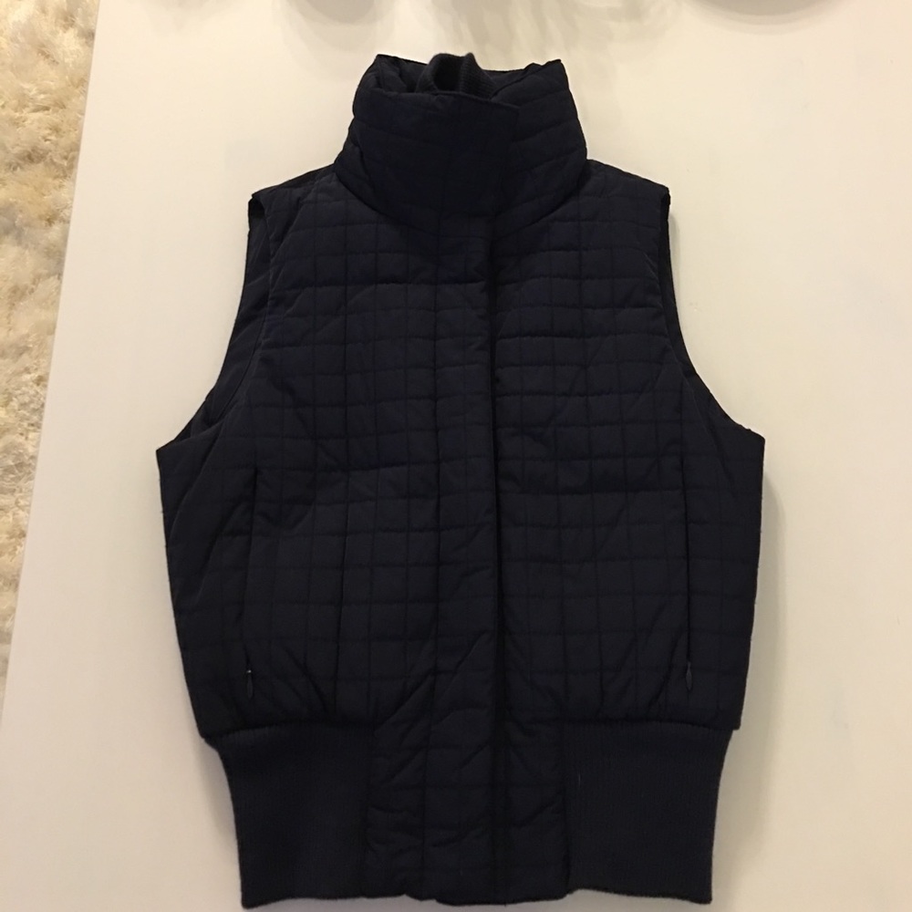 Theory vests 😘