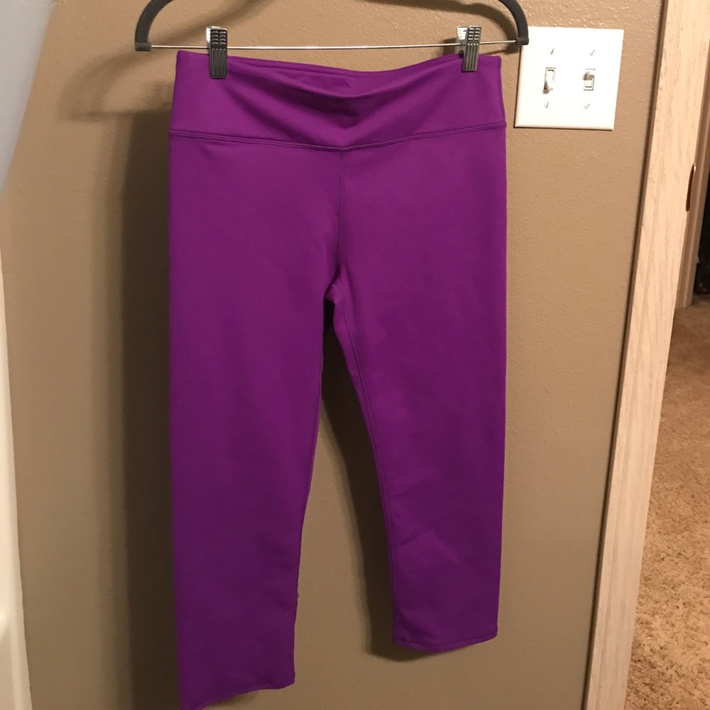 Fabletics purple cropped leggings