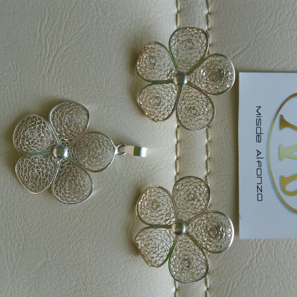 Set earrings and necklace