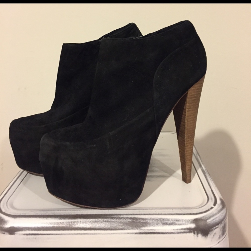 Aldo Rise ankle booties size 9