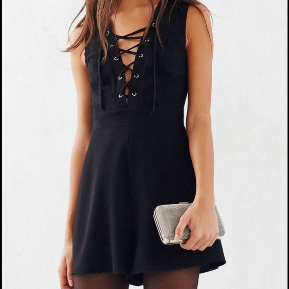 Silence + Noise black sz 2 lace up romper