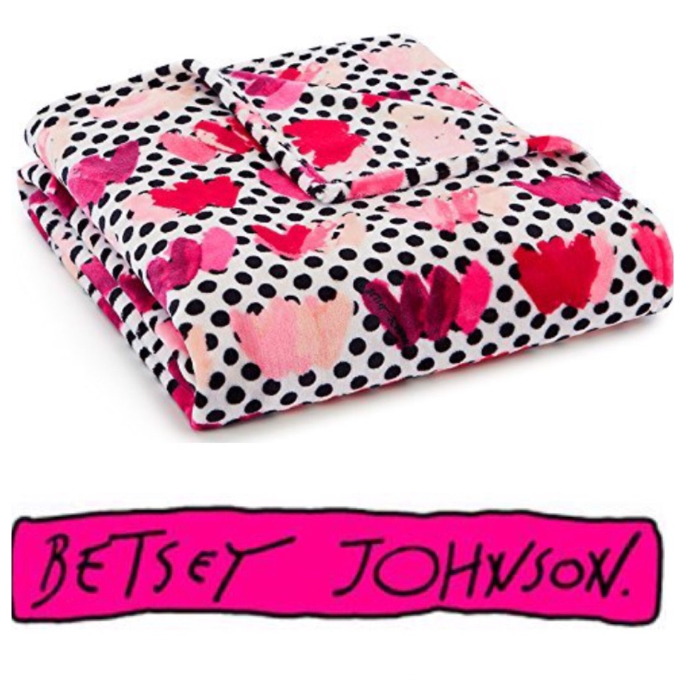 Betsey Johnson Painted Hearts Pink Plush Throw 💕 - Picture 2 of 8